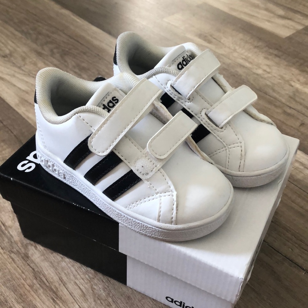 Gently used Adidas sneakers size 6k